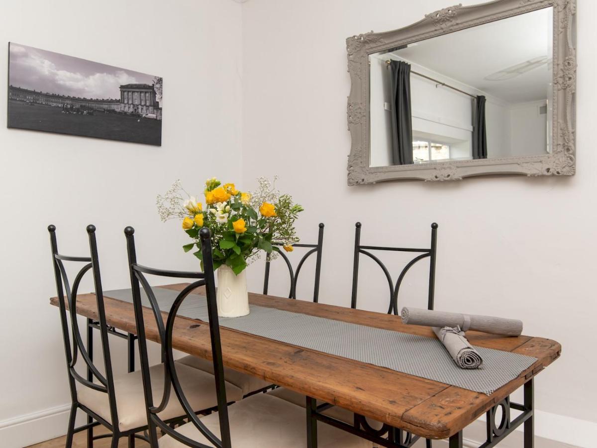 Pass The Keys Stylish 2 Bed Central Bath Apartment With Parking Exterior photo
