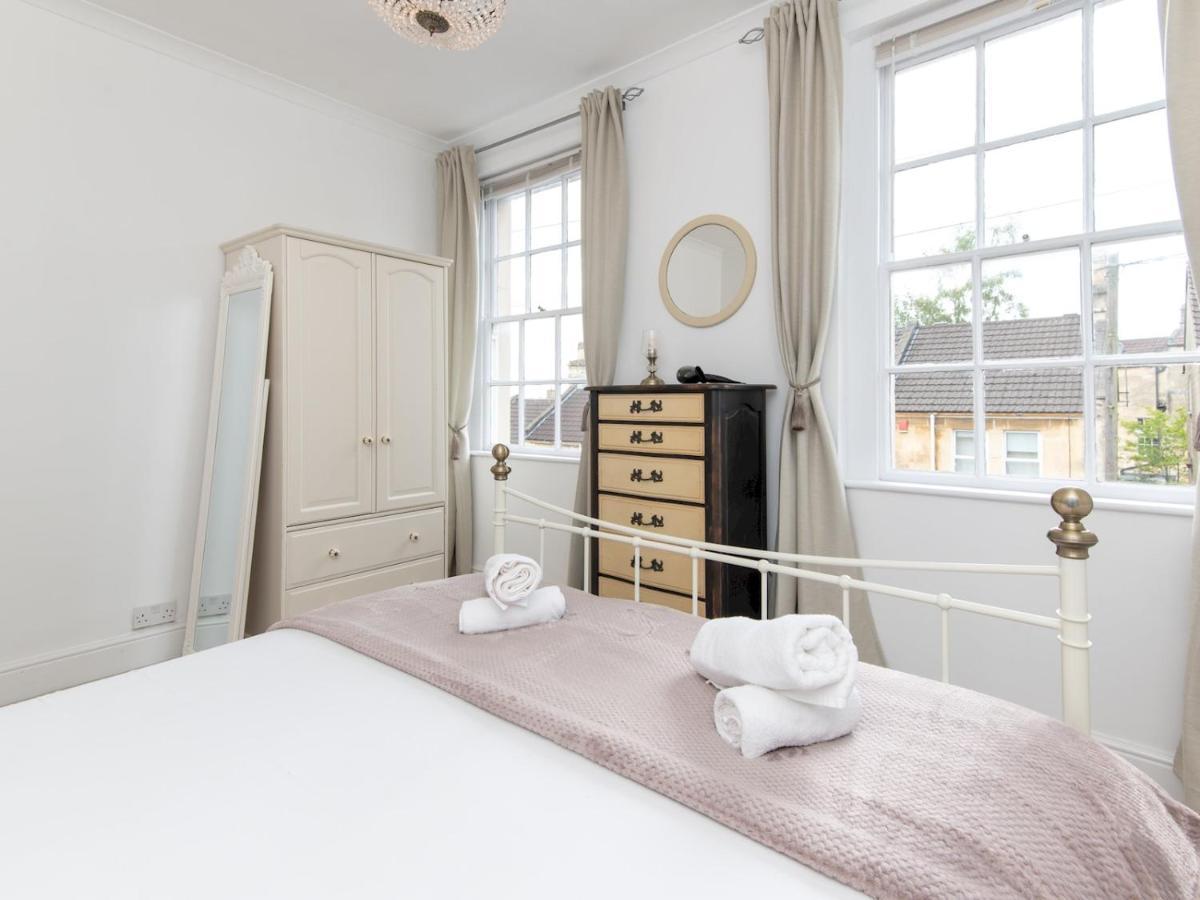 Pass The Keys Stylish 2 Bed Central Bath Apartment With Parking Exterior photo