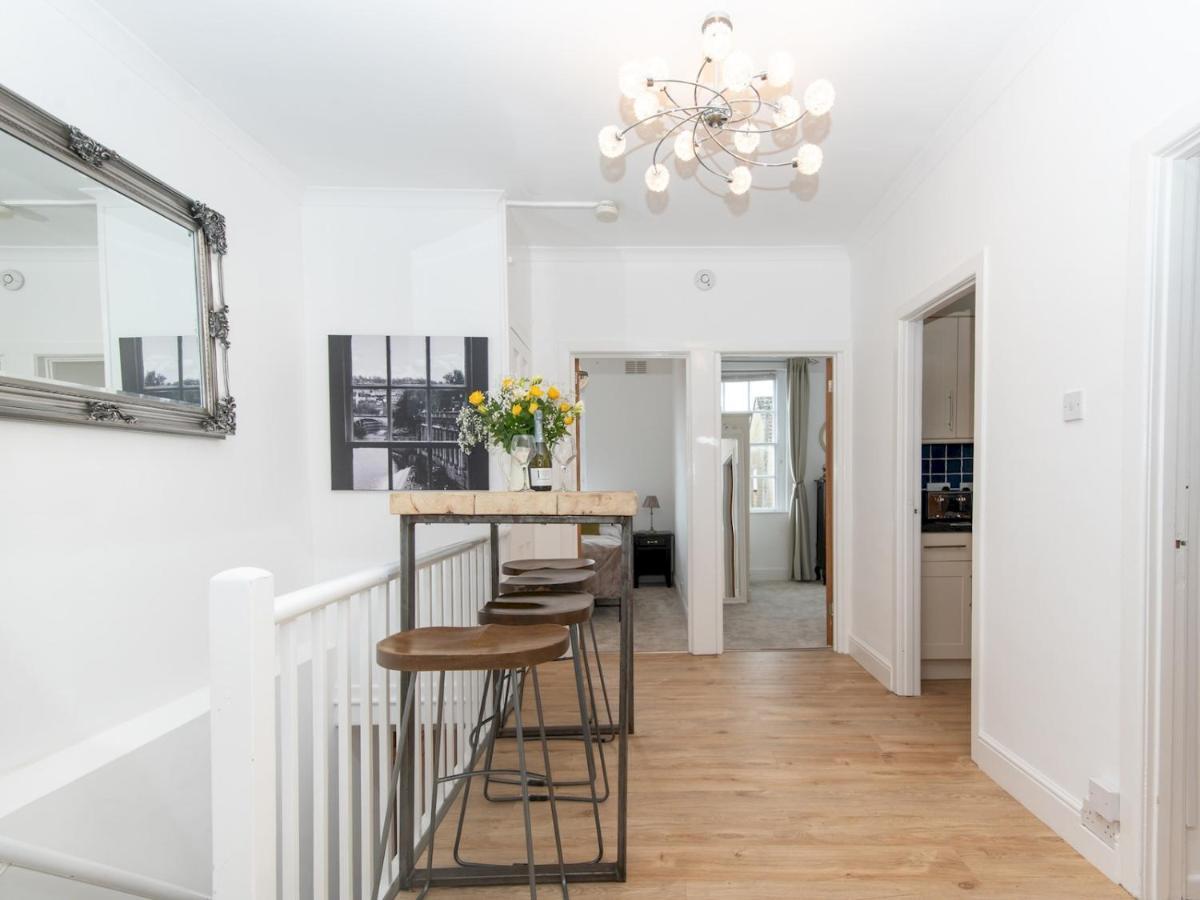 Pass The Keys Stylish 2 Bed Central Bath Apartment With Parking Exterior photo